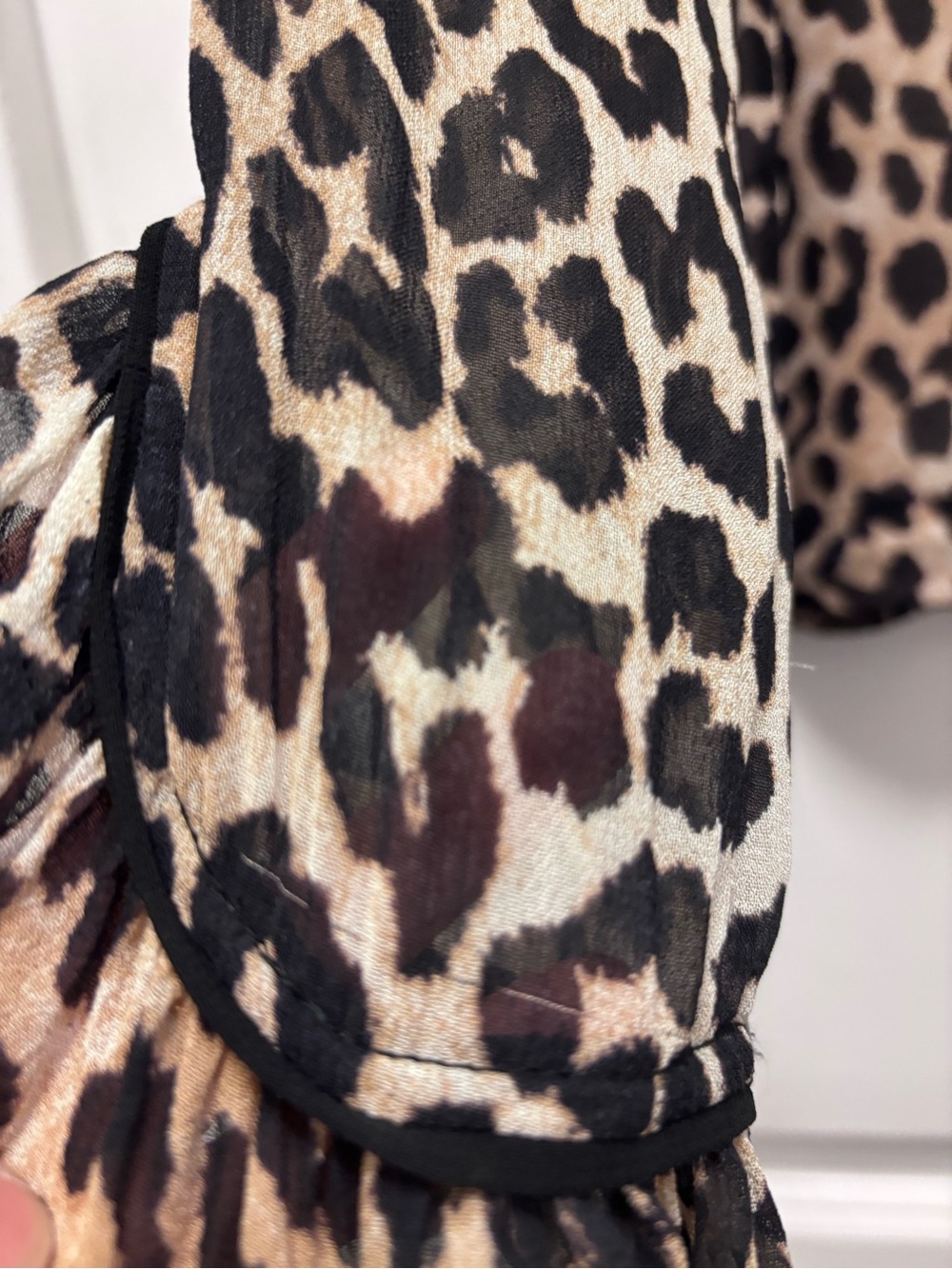 GANNI
MULLIN GEORGETTE TOP - LEOPARD Minor Flaws* - Picture 14 of 16
